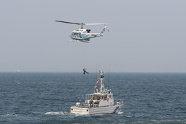 「HM595 せとづる」とのラペリング救助訓練