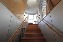 連絡階段　第1甲板から01甲板