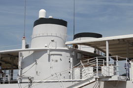 左舷側のダミー煙突