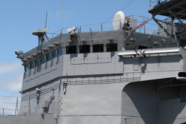 艦橋外側には海賊対策用の装甲板