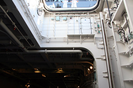 第4甲板（車両甲板）より第2エレベーターで第1甲板へ
