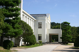 第一術科学校庁舎